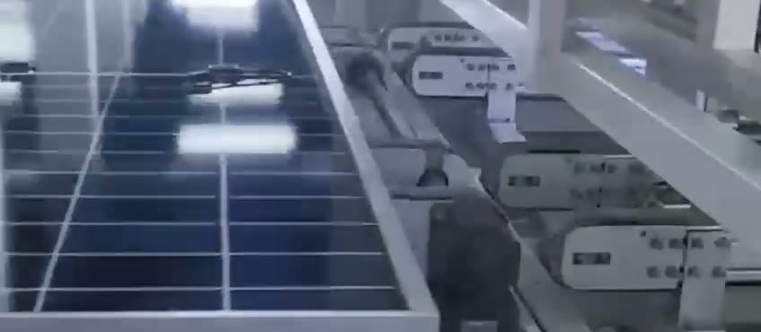 Контроль качества солнечных модулей на конвейере завода Kosmo Solar
